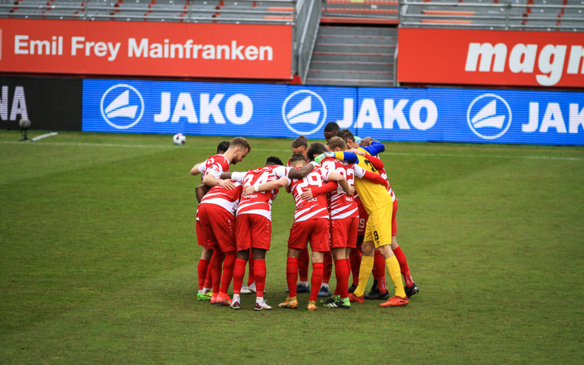Kickers Würzburg Kreis vor dem Spiel Kickers Würzburg Kreis vor dem Spiel